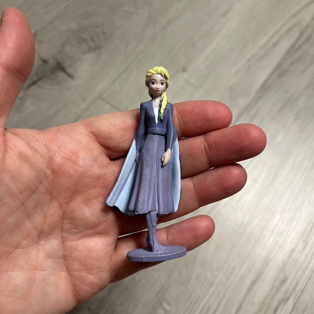Disney Frozen Elsa Figure Purple Travel Gown Cape PVC Cake Topper Small Toy